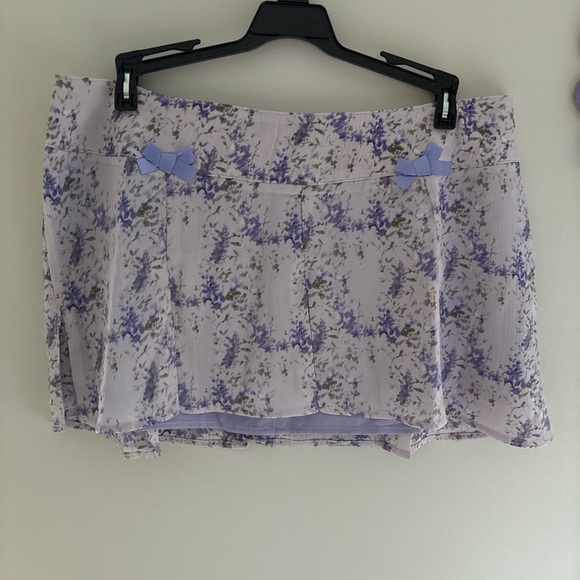 Tunnel Vision Priscilla Lavender Floral Low Rise Mini Pleated Skirt - Picture 1 of 3